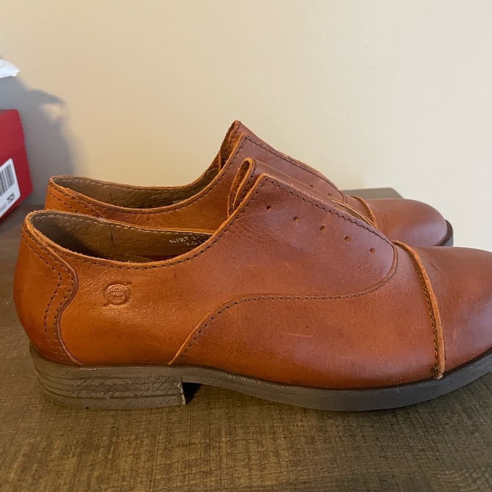 Born Women's Tan Leather Flats size 7
